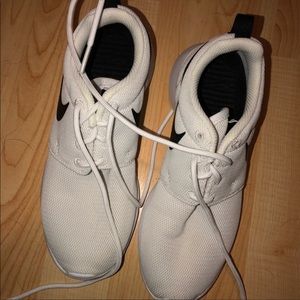 Nike Shoes - Nike White Roshe Nike Shoes - Nike White Roshe